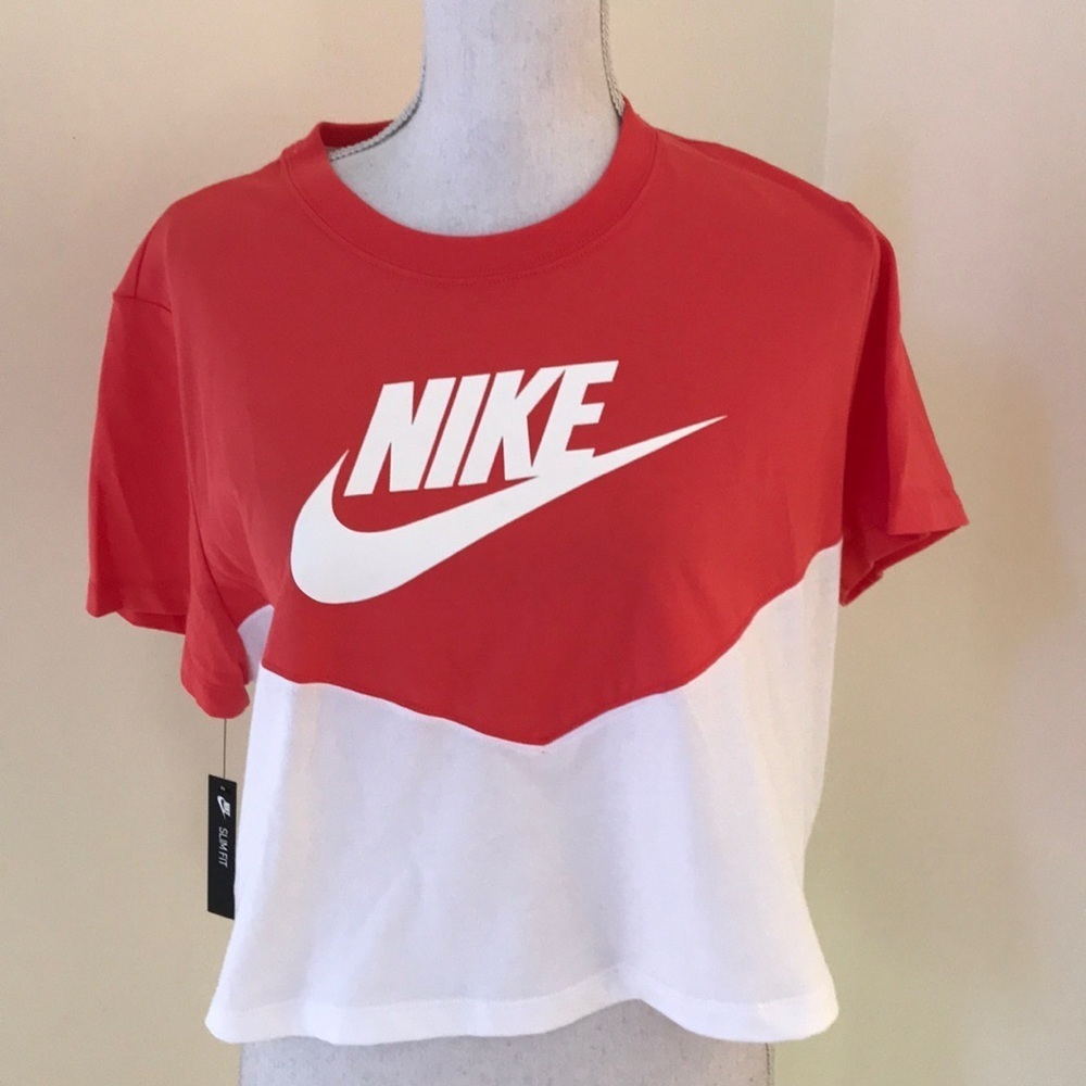 NWT! NIKE Size XL cropped cotton sports tee